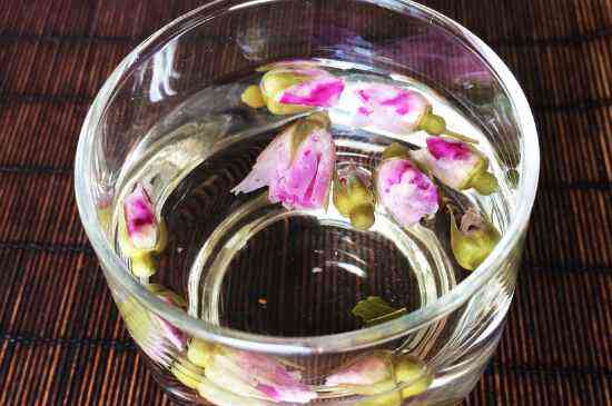 玫瑰花和茉莉茶一起泡有什么作用_玫瑰茉莉花茶的功效