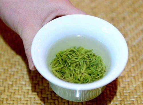 【茶功效】茶叶水作用是什么 茶叶水的功效与作用