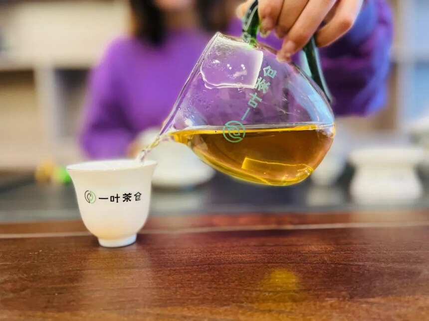 一叶茶事｜明清爱泡茶，茶具慢慢从繁杂简化到壶与杯