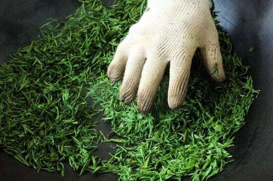 龙井茶炒茶叶怎么炒出好茶色_茶叶怎样做出来最绿？