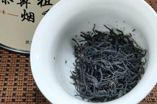 祁门红茶和正山小种哪个贵些_正山小种与祁门红茶哪个价格高？