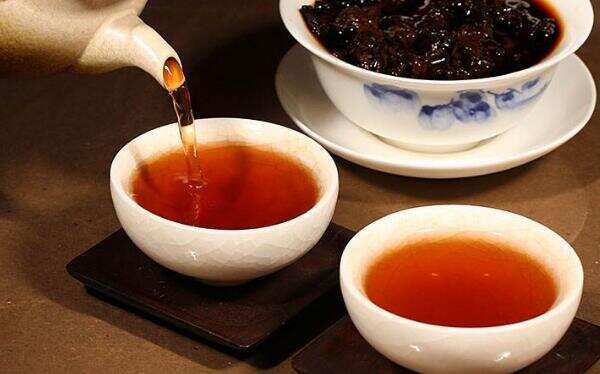 普洱茶生茶熟茶区别，茶色、汤色、茶味、叶底、功效不同