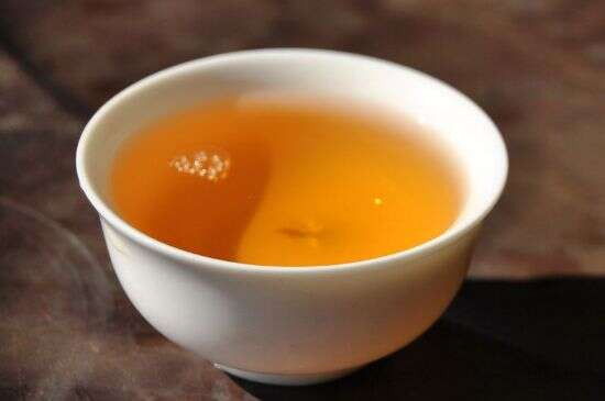 茶叶放在蜂蜜泡3年_蜂蜜和茶叶泡了5年可以喝吗