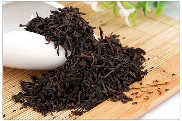 第 一次喝黑茶，为什么觉得水仙、肉桂、大红袍都是烟味，很难