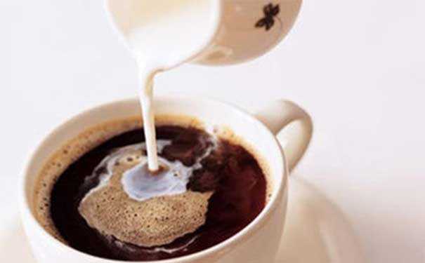 红茶牛奶一起喝的危害有哪些 红茶适合什么人喝