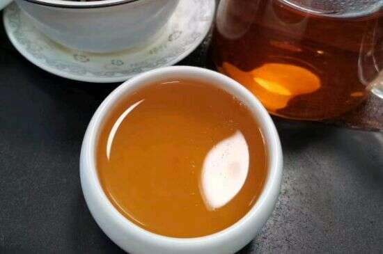 红茶用多少度的水泡好_红茶可以用100度的开水泡吗？