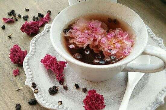 玫瑰花的最佳搭配_喝玫瑰花茶搭配什么喝好？
