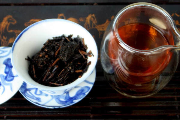 安化黑茶怎么喝才正确方法_安化黑茶可以隔夜喝吗