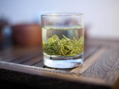 【茶功效】经常喝绿茶的好处 经常喝绿茶有哪些功效与作用