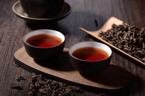 普洱生茶和熟茶哪个好_普洱茶怎么区分生茶和熟茶