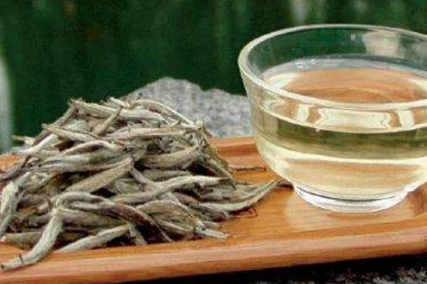 白茶和绿茶有什么区别_白茶和绿茶哪个好