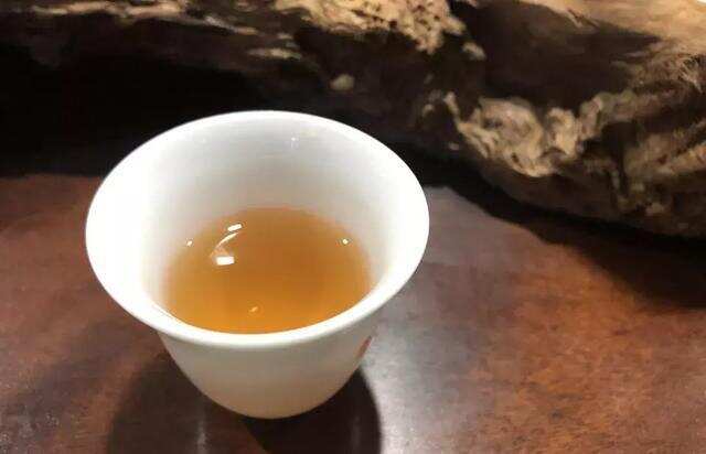 白茶价格多少钱合适入手？