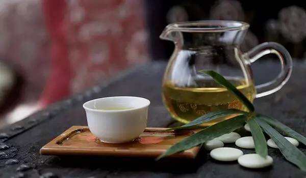 研究显示老人常喝绿茶有利身体健康