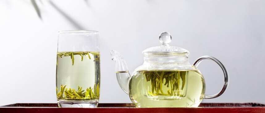 绿茶的汤色以什么颜色最好？其滋味有什么特点？
