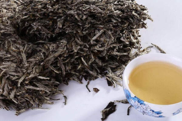 三年白茶赛砒霜，长期饮白茶对身体好吗