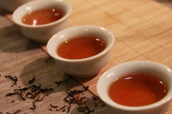 红茶用多少度的水泡好 红茶水温多少度合适