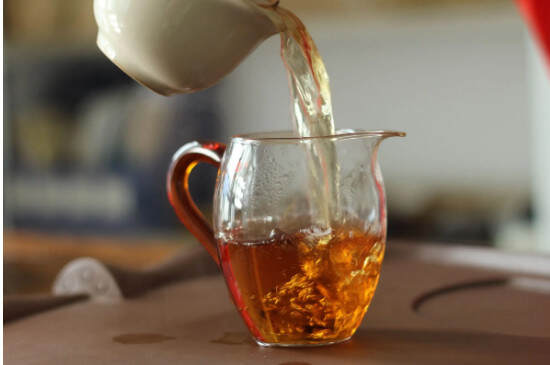 红茶不能一直泡在杯子里喝么