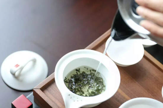 绿茶用多少度的水泡