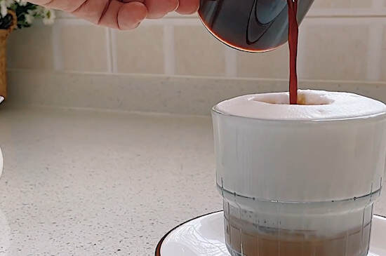 牛奶泡咖啡的正确方法