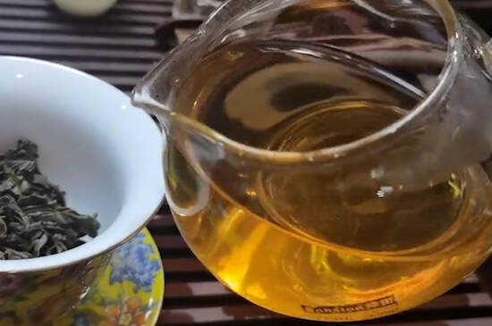 普洱茶饼生茶和熟茶的区别