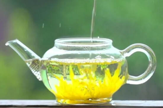 菊花茶用多少度的水来泡