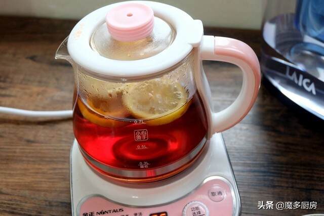 柠檬红茶怎么做出来的（柠檬红茶的做法和配方）