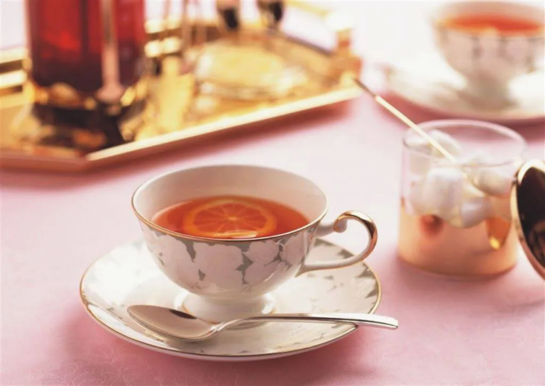 英国人为什么爱喝红茶（常喝红茶对身体有什么好处）