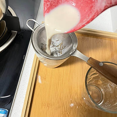 如何自制奶盖焦糖奶茶（奶盖焦糖奶茶简单做法）