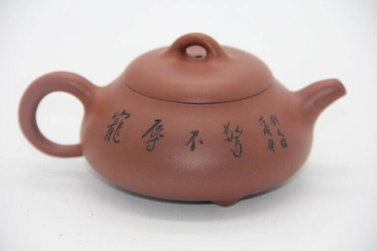 紫砂壶如何正确把持茶壶？持壶的方法与技巧介绍