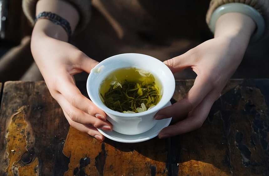秋冬季节，建议大家要少喝这3种茶叶，茶性偏寒，不宜多喝