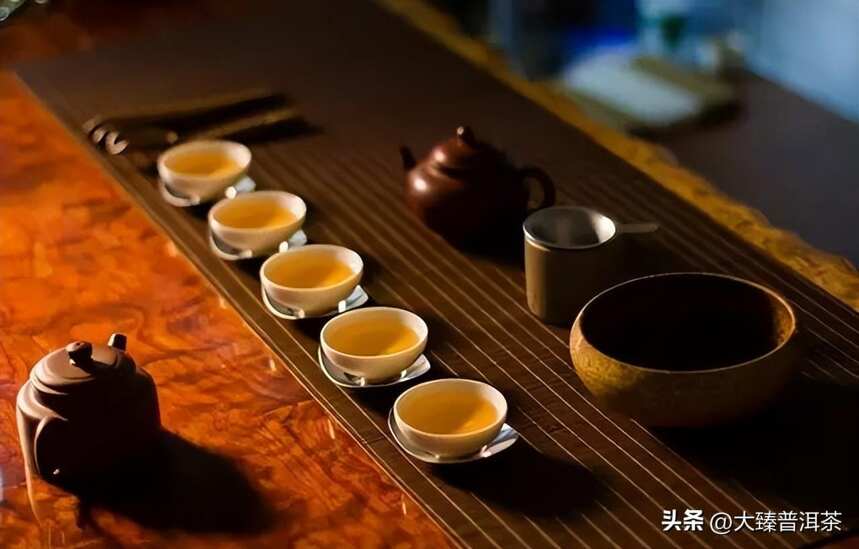 闲观叶落地，静坐一杯茶｜茶文化