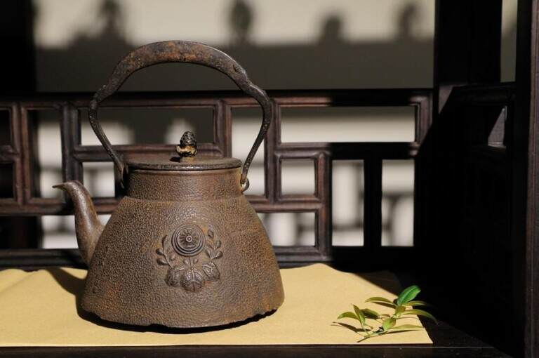 茶壶是用什么材料做的？茶壶的材质种类及其特点介绍