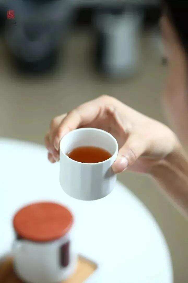 红茶的冲泡方法（红茶不酸涩冲泡技巧）