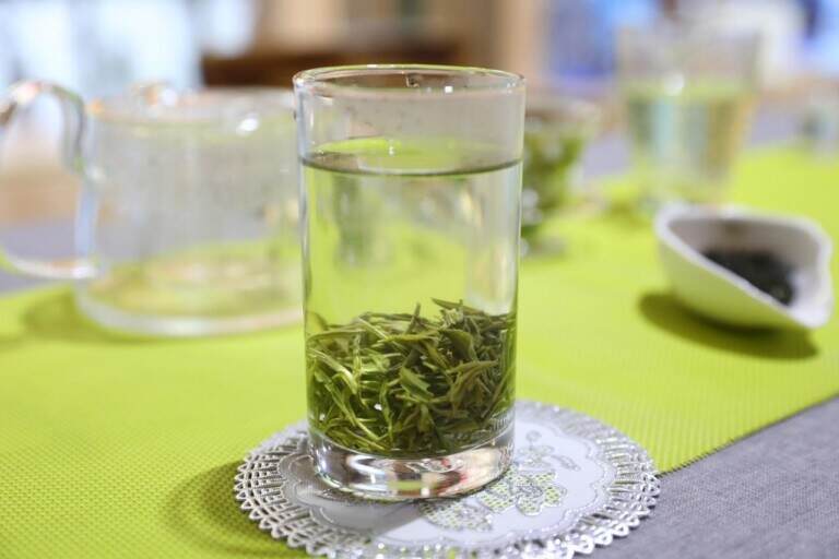 冬天适合喝绿茶吗？天冷适合喝的茶