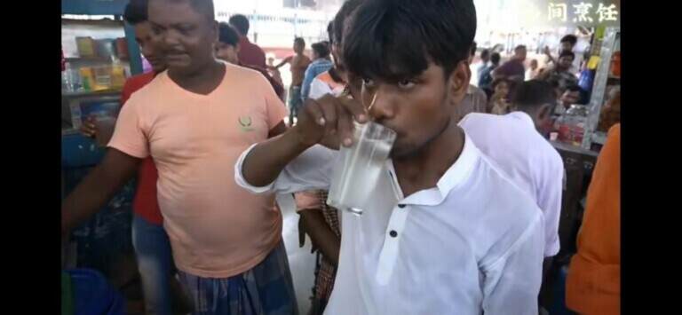 阿萨姆奶茶居然是印度的！炎炎夏日让我们看看印度的街头饮品