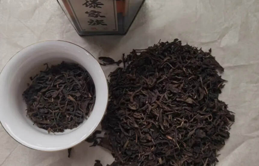 1999年傣家族散茶，选用勐海布朗山头春散料，早期为
