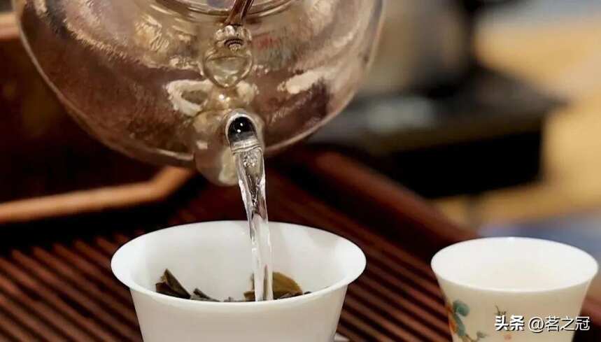 不同茶器大揭秘 | 用纯金壶煮水泡茶，到底尊贵在哪里？