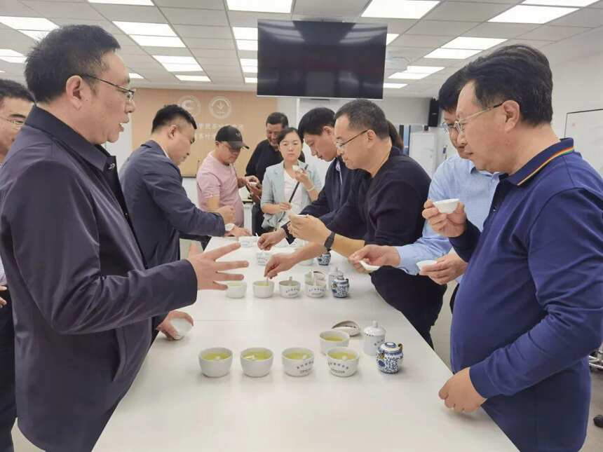 茶资讯 | 青岛市农业系统一行来中国茶叶学会考察调研