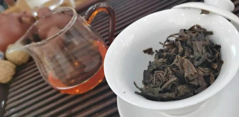 99年班章王中茶绿印生茶,纯料，蜜香甘甜，超级干仓。
