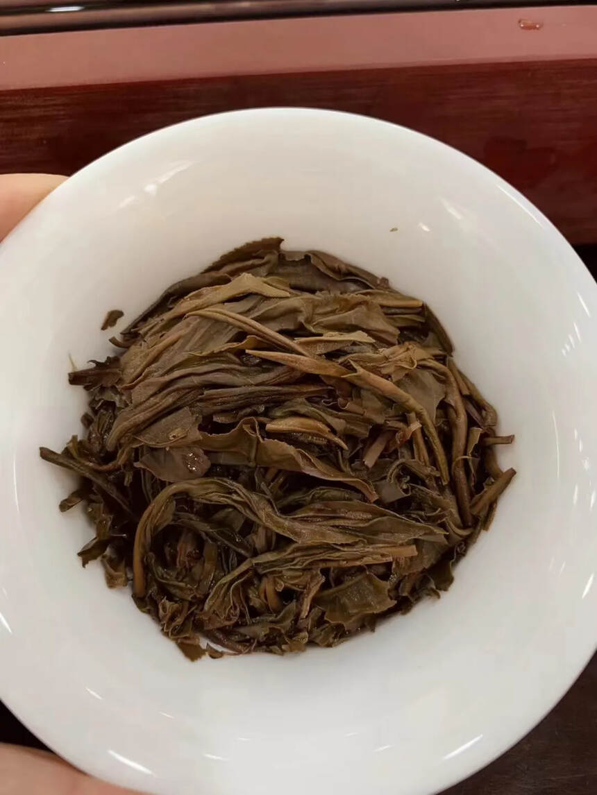 2004年布朗山古树竹筒茶，1000克打开竹筒茶，茶