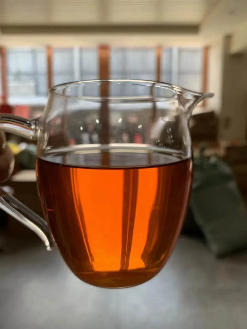 2004年布朗山古树竹筒茶，1000克打开竹筒茶，茶