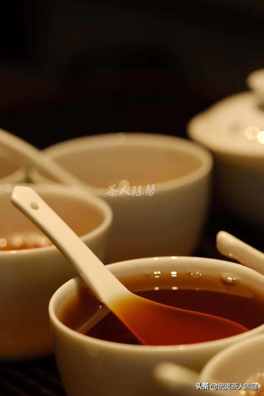 武夷岩茶的“回甘”与“清凉感”有什么区别？