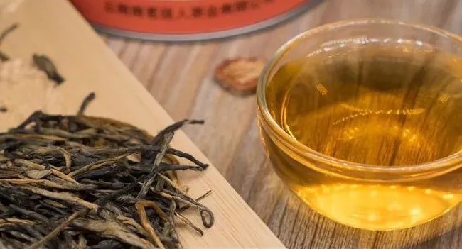 如何辨别滇红茶是否添加了色素和香精？
