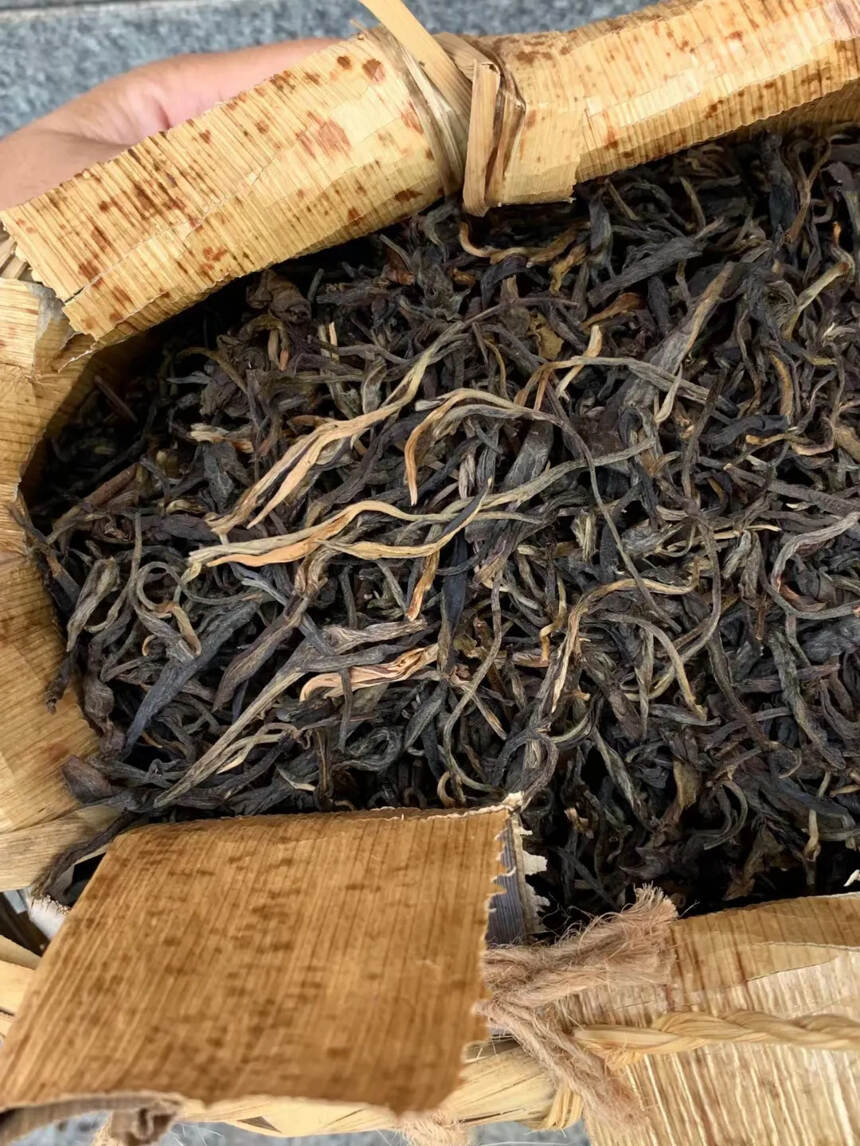 2009年班章竹篓茶，2kg/篓，茶香气好，条索修长