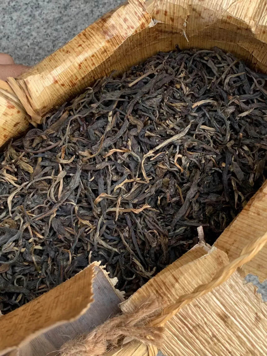2009年班章竹篓茶，2kg/篓，茶香气好，条索修长