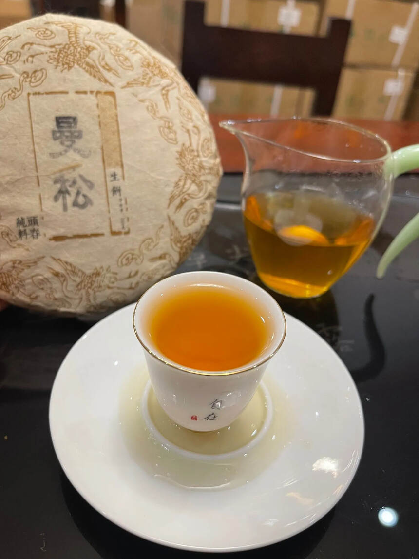 2017年曼松王子山200克饼茶，头春乔木纯料压制。