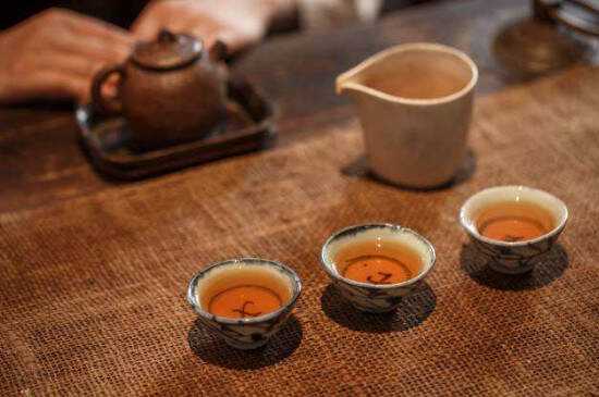 长期喝乌龙茶的好处与坏处（乌龙茶的作用