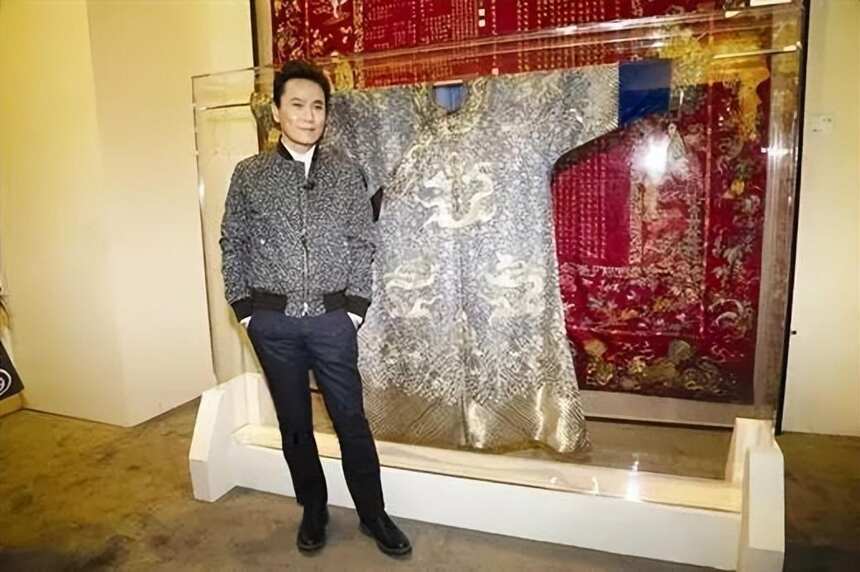 从“情歌王子”到“收藏家”，他的古董收藏价值上亿