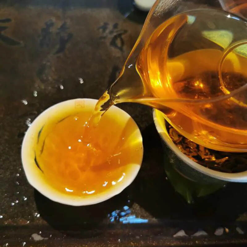 2005年老同志 ，浓香型青饼此茶为原勐海茶厂厂长，