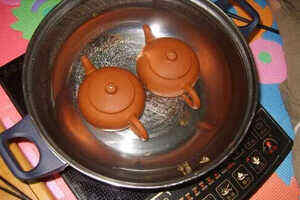 紫砂壶开壶先用水煮还是直接放茶叶煮